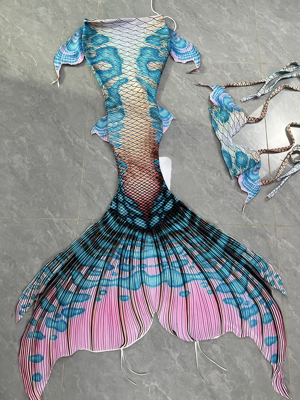Costume da spettacolo a sirena - Aquarium & Marine Museum Kota Kinabalu recensione e prezzo